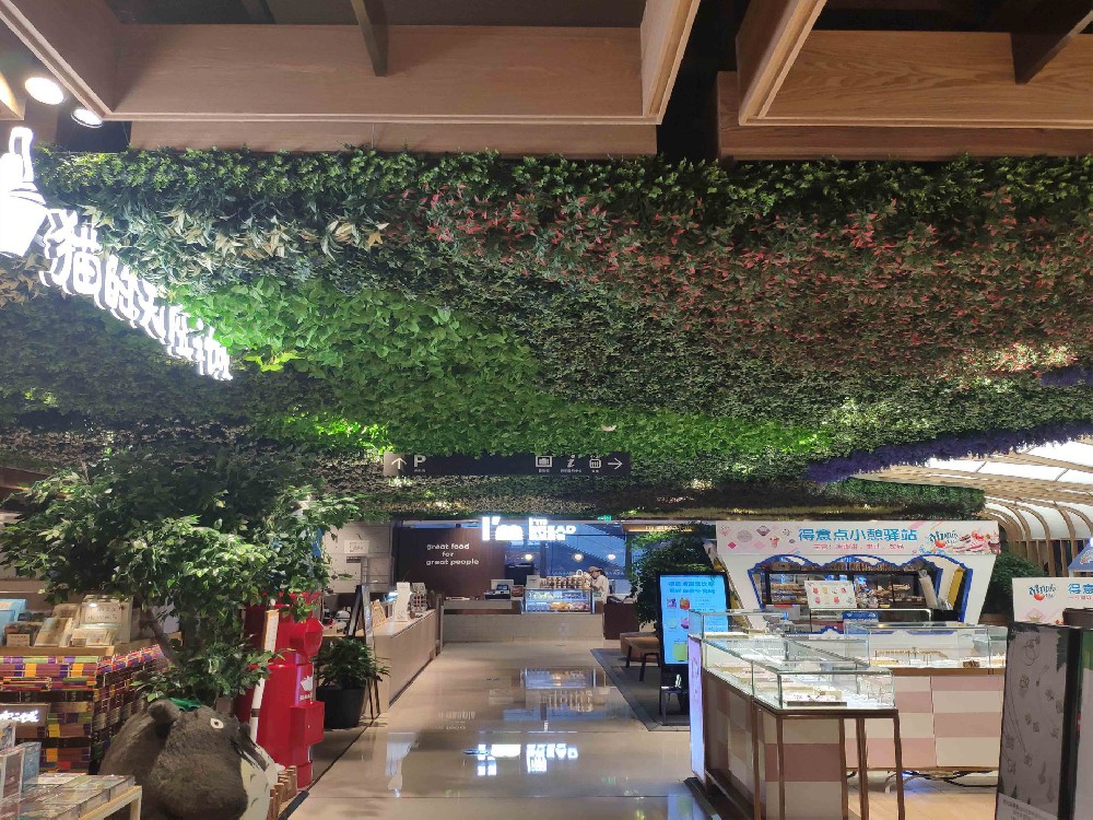 华润城万象天地吊顶垂直绿化仿真植物墙