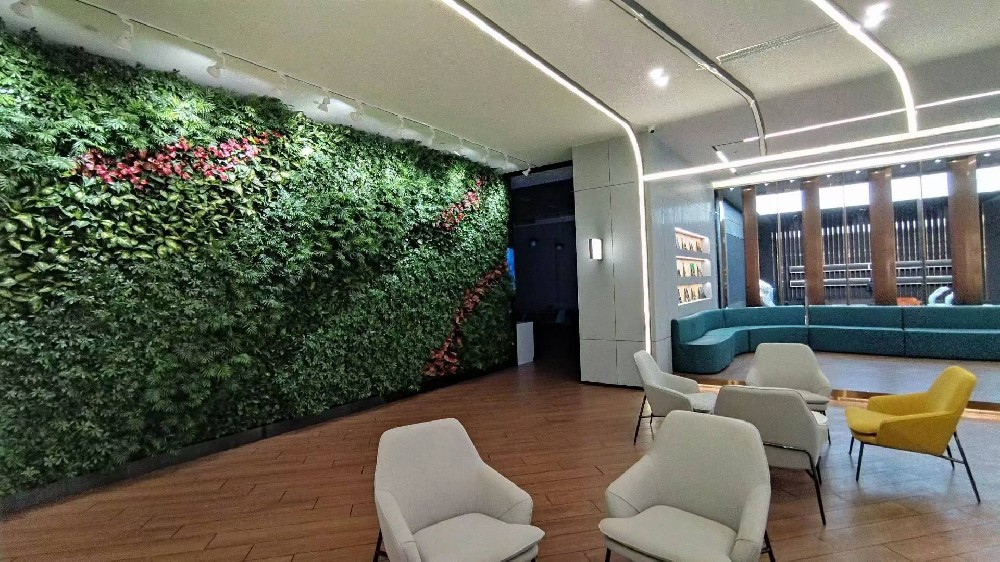 深圳宝马4S店垂直绿化植物墙
