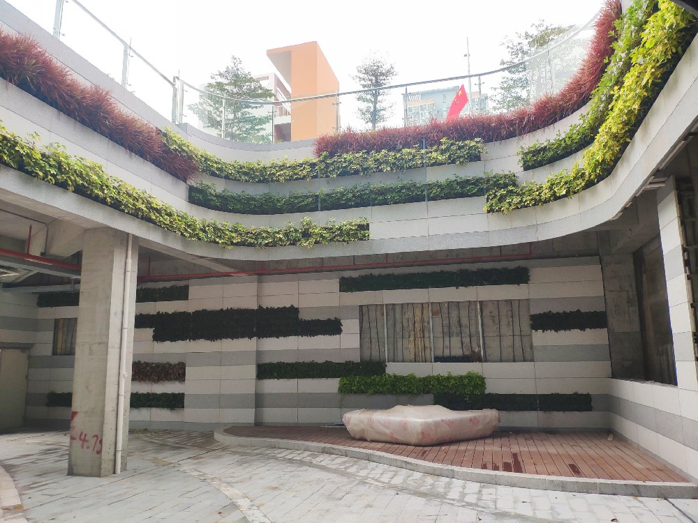 兆邦基立桥下沉广场垂直绿化植物墙
